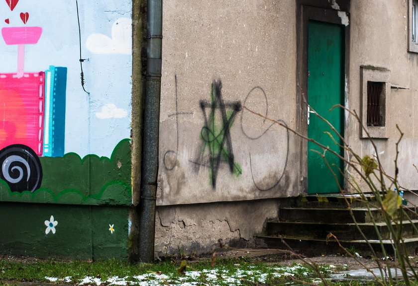 Kamienice i bloki są pomazane i szpecą łódzki krajobraz