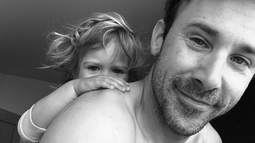 Herec Marek Fašiang s dcérkou Olíviou. IG: @marekfasiang