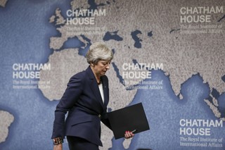 Pożegnalne przemówienie May: Nasze życie polityczne zwróciło się ku binarnym pozycjom sprzed referendum