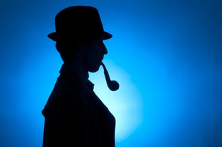 W tym uniwersum zabija się dyskretnie. Chodzi o zagadkę, szaradę, grę [RECENZJA KSIĄŻKI]