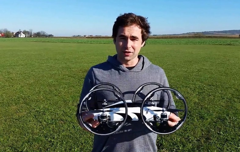 Dziennik.pl: Odlotowy pojazd. 'B' to pierwszy zrealizowany projekt? Jak wymawia się nazwę?