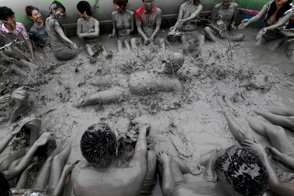 SOUTH KOREA BORYEONG MUD FESTIVAL