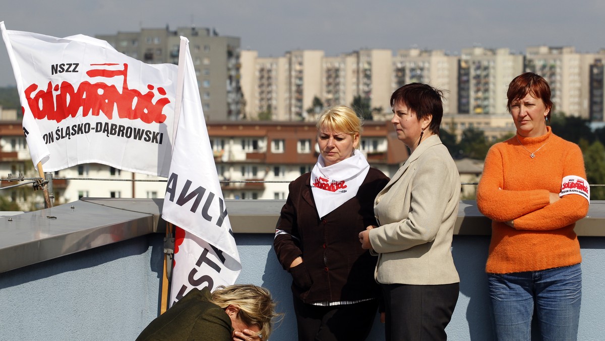 Okupujące od wtorku Urząd Miasta w Dąbrowie Górniczej salowe stawią się w sobotę do pracy. Protest mają kontynuować związkowcy ze Szpitala Specjalistycznego. Spółdzielnia Naprzód, którą uznają za swego pracodawcę, zapowiada, że nie dopuści ich do pracy.