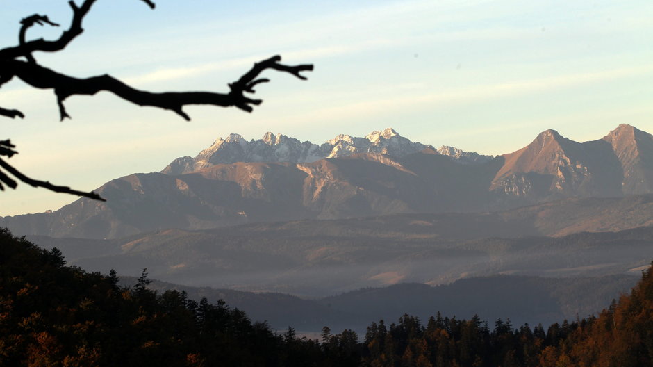 Wschód słońca w Pieninach, widok z Sokolicy (747 m n.p.m.), 05.10.2013.