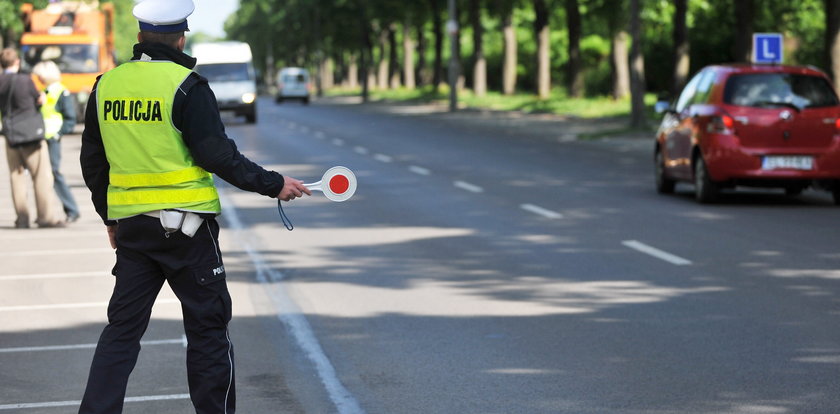 Pędził aż o 105 km/h za szybko. Stracił prawo jazdy