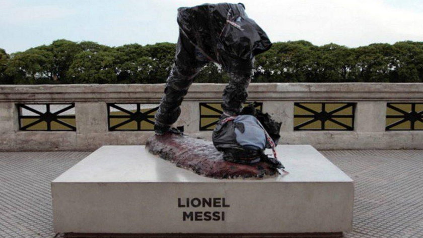 Messi padł ofiarą wandali! Oszczędzili wyłącznie jego nogi