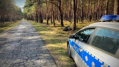 Na widok funkcjonariuszy zeskoczyli z motoroweru i chcieli uciec do lasu