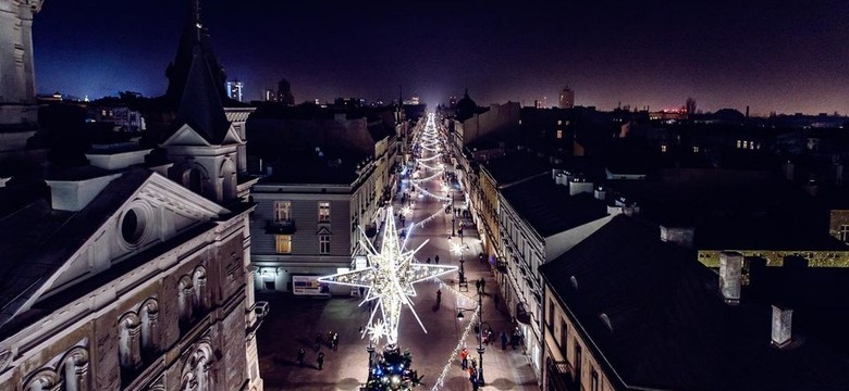 Łódź. Zmiany ruchu przy 11 cmentarzach. Zamknięte ulice. Jak dojechać?