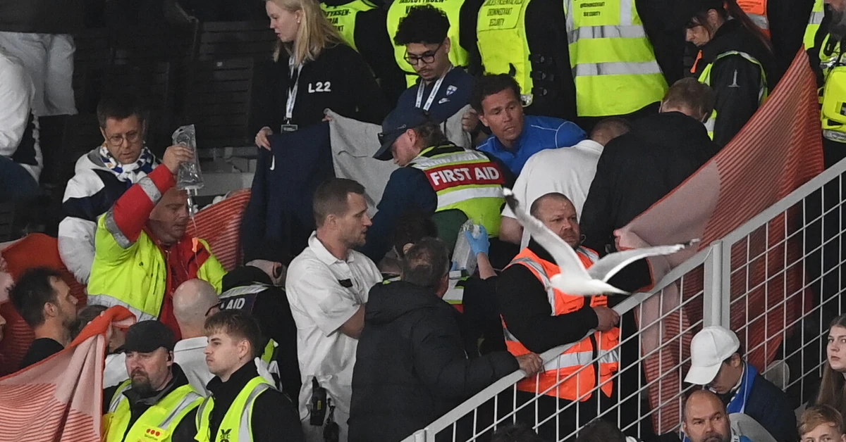 Nie żyje kibic, który zasłabł w czasie meczu Finlandia - Polska. Był reanimowany na trybunach