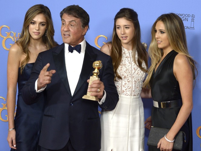 Sylvester Stallone z pięknymi córkami na gali Złotych Globów