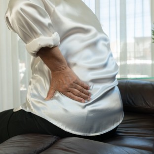Folyton csak az egyik oldalon fáj a dereka? Ebből tudhatja, ha tumor az oka