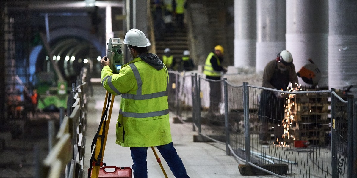 W ujęciu miesięcznym przeciętne wynagrodzenie spadło o 7,7 proc. i wyniosło 4 588,58 zł