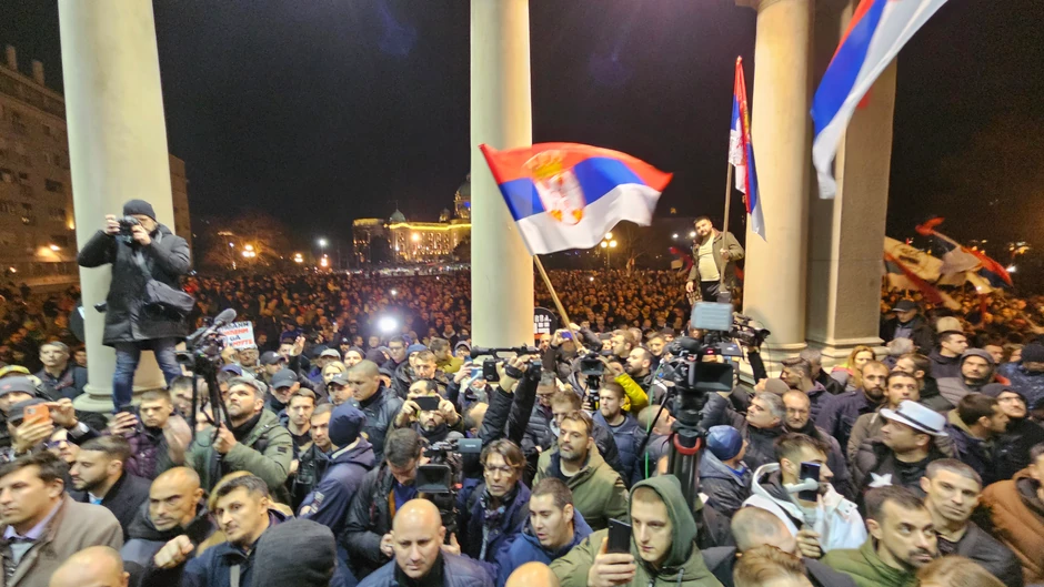 Protest ispred Skupštine grada