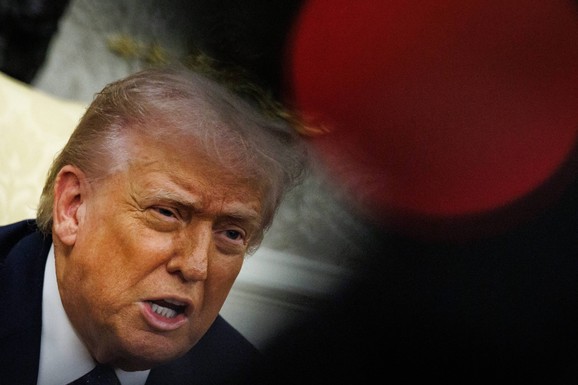 ZBOG ČEGA JE TRAMP NIKAD OŠTRIJE NAPAO NATO Američki predsednik izgubio živce, a ova TRI RAZLOGA se kriju iza njegovog besa