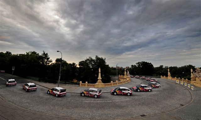 Sébastien Loeb i Dani Sordo jeździli po Karowej