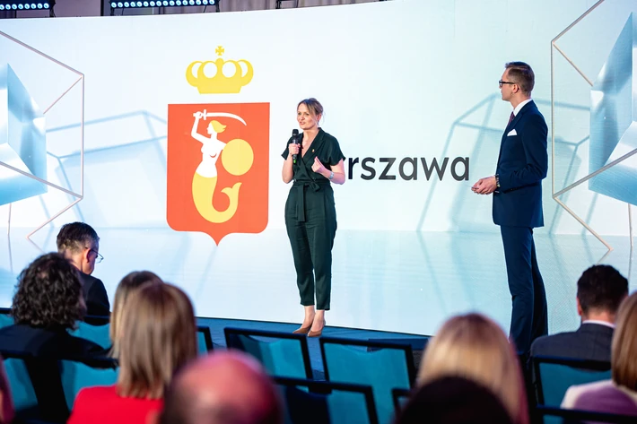 Zgromadzonych gości w imieniu władz samorządowych powitała Karolina Zdrodowska, Dyrektorka Koordynatorka do spraw przedsiębiorczości i dialogu społecznego w Urzędzie Miasta stołecznego Warszawy. 