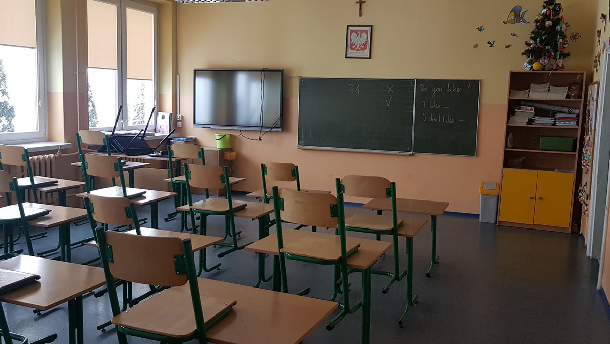 Koronawirus: W Mazańcowicach odwołano lekcje. Nauczycielka w szpitalu