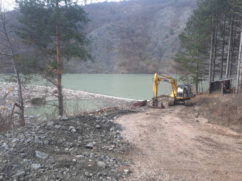 Čišenje Potpećkog jezera uz lančanicu na teritoriji Priboja