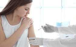 Szczepionka Moderny w 96 proc. skuteczna u młodzieży w wieku 12-17 lat