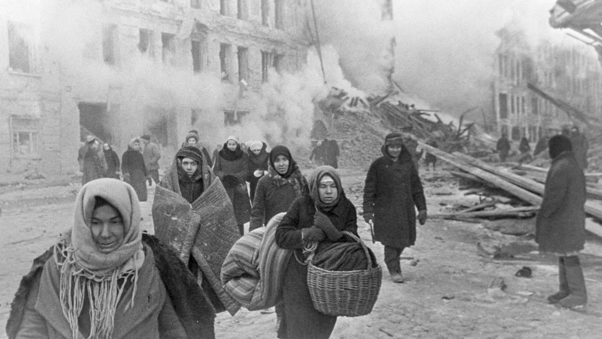 W czasie oblężenia Leningradu każdego dnia umierało z wycieńczenia 3-4 tys. ludzi.