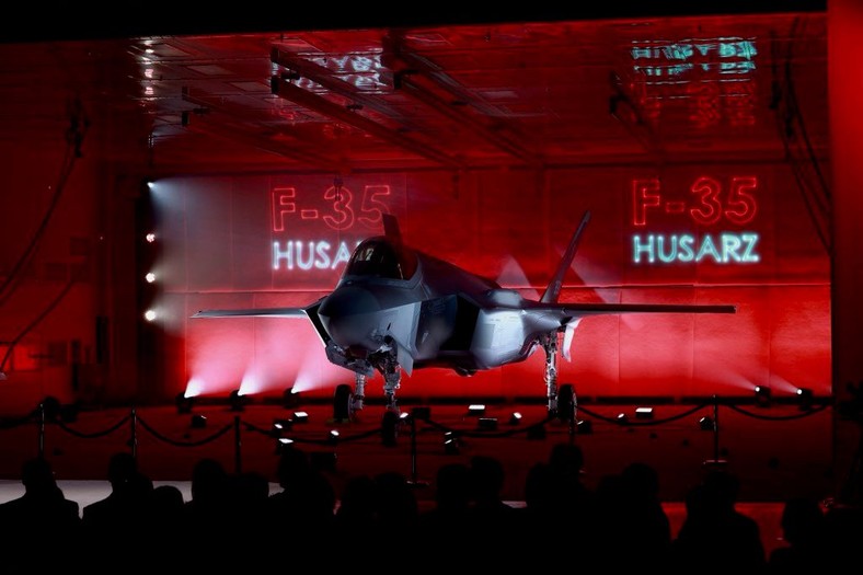 W tym roku miała miejsce prezentacja pierwszego polskiego samolotu 5. generacji F-35A. Maszyna zostanie w USA, gdzie posłuży do szkolenia polskich pilotów.