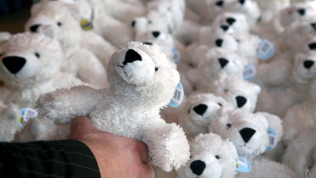 Berlińskie zoo zachowało monopol na sprzedaż pamiątek z podobizną padłego wiosną 2011 roku polarnego niedźwiadka Knuta, ulubieńca mieszkańców stolicy Niemiec i jej nieoficjalnego symbolu. Sąd UE w Luksemburgu zakazał brytyjskiej firmie używania nazwy "Knut".