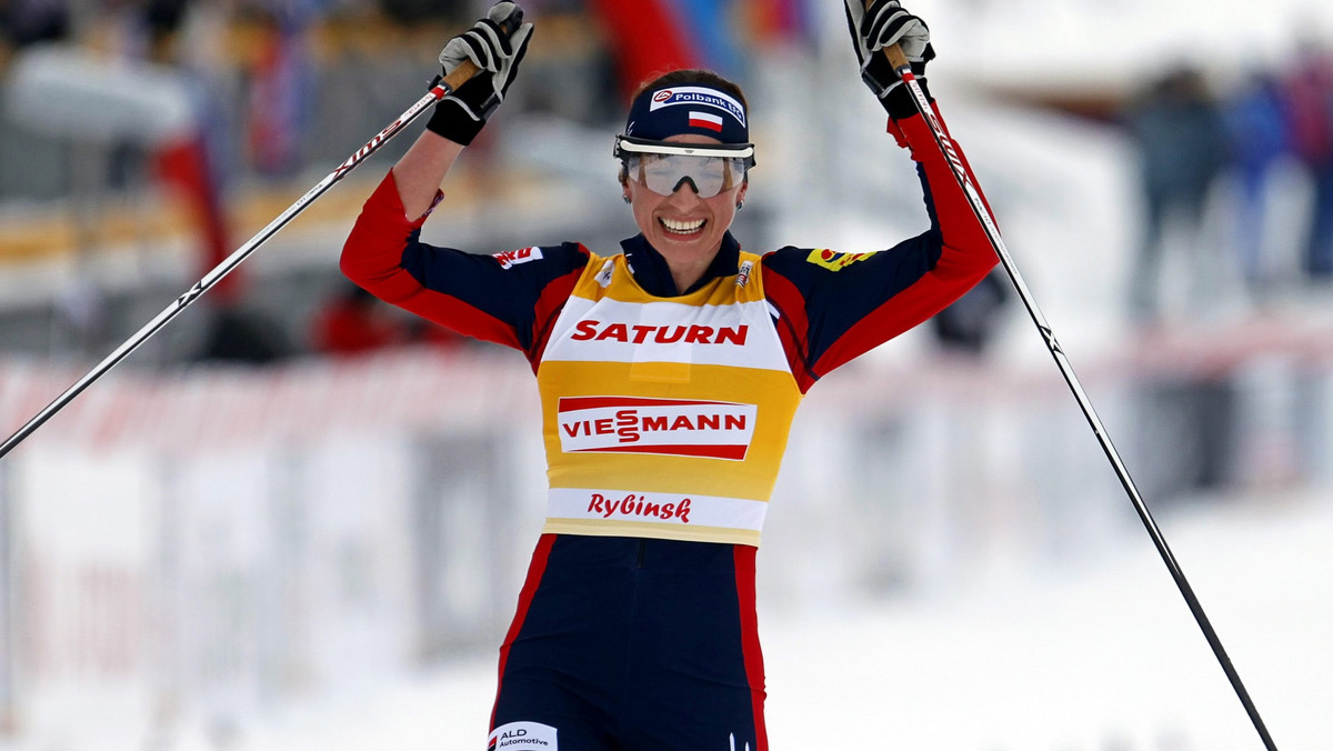 Justyna Kowalczyk zwyciężyła w piątkowych zawodach Pucharu Świata w biegach narciarskich rozgrywanych w Rybińsku. Na dystansie 10 km w biegu łączonym reprezentantka Polski nie dała żadnych szans rywalkom i prowadziła niemal od startu do mety.