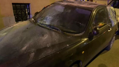 Szétvert egy autót a ráomló tűzfal Terézvárosban