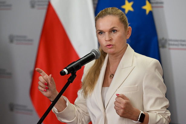 Warszawa, 16.07.2024. Minister edukacji Barbara Nowacka podczas konferencji prasowej ws. programu "Podróże z klasą" w Warszawie, 16 bm. (ad) PAP/Radek Pietruszka