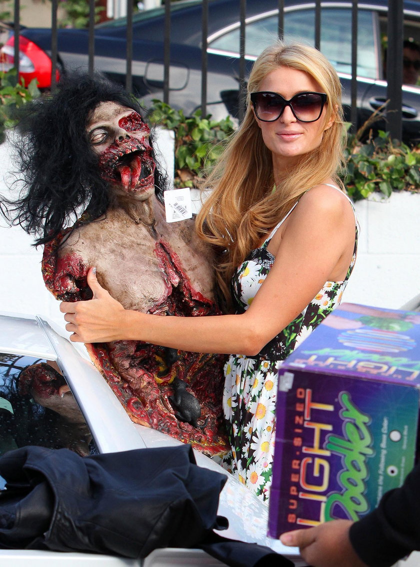 Paris Hilton i kostium na Halloween