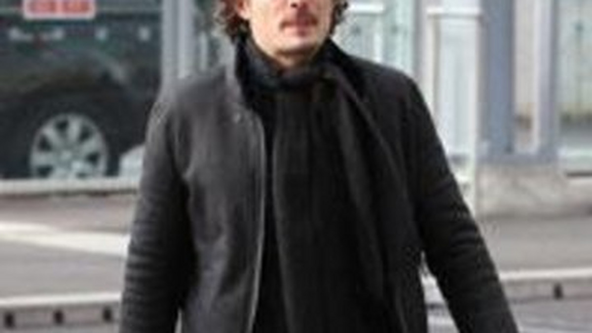 O tym, że młodzi rodzice mają zazwyczaj ręce pełne roboty, przekonał się ostatnio Orlando Bloom. Brytyjski aktor wybrał się ze swoim dwumiesięcznym synkiem na badania okresowe do kliniki pediatrycznej w Santa Monica. Miał przy sobie tyle niezbędnych przedmiotów, że nie wiedział gdzie schować smoczek malucha. Uznał w końcu, że najlepszym miejscem będą jego własne... usta. 


Zdjęcie: Ons