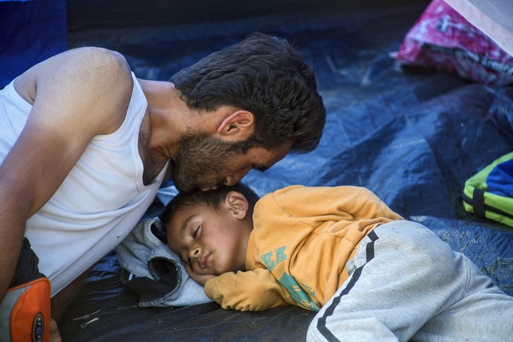 Koszmar uchodźców. Tysiące imigrantów kontra policja na granicy grecko-macedońskiej