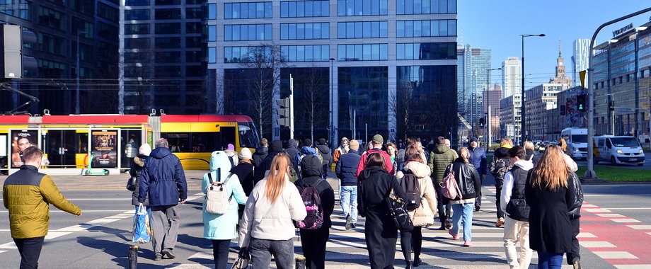 Zwolnienia grupowe zwiastunem fali bezrobocia? Fakty i mity o polskim rynku pracy