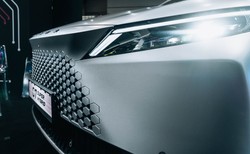 OMODA 7 wjeżdża na rynek. Ma silnik 1.5 i deklasuje zasięgiem. Ile kosztuje?