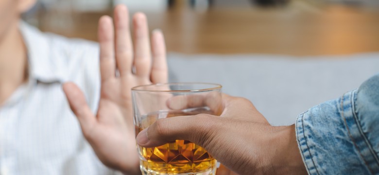 Ten nieoczywisty sposób może sprawić, że ograniczysz spożywanie alkoholu