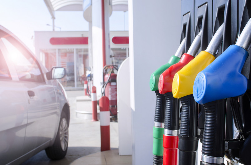 Po obniżeniu VAT na paliwa średnia cena litra benzyny na stacjach wynosi 5,19 zł