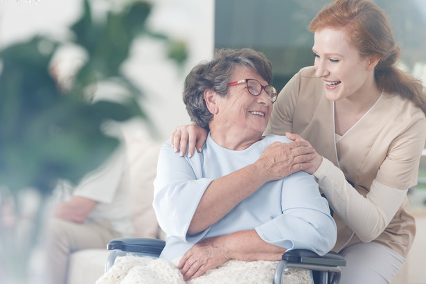 Bon senioralny to nowe świadczenie dla osób powyżej 75. roku życia oraz ich rodzin