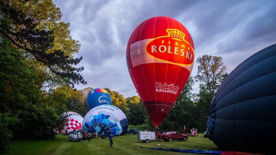 II Zawody Balonowe "In The Silesian Sky" - start balonów świtem z pszczyńskiego parku zamkowego - 25.06.2022 r. - autor: Andrzej Grynpeter