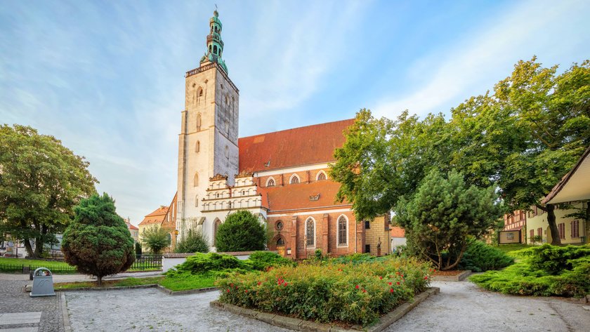 Oleśnica. Bazylika św. Jana rozdaje wiernym bilety przed mszą