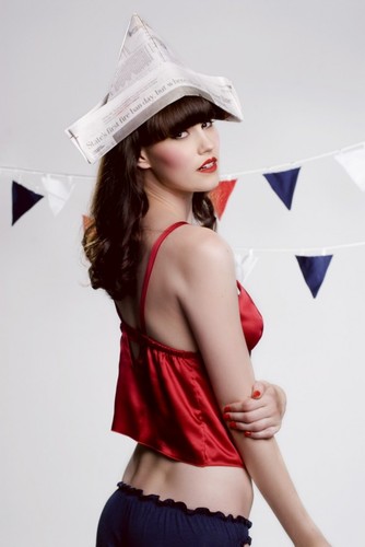 Oto wyjątkowa kolekcja jedwabnej, ręcznie szytej bielizny  w stylu żeglarskim, której producentem jest australijska firma Hopeless