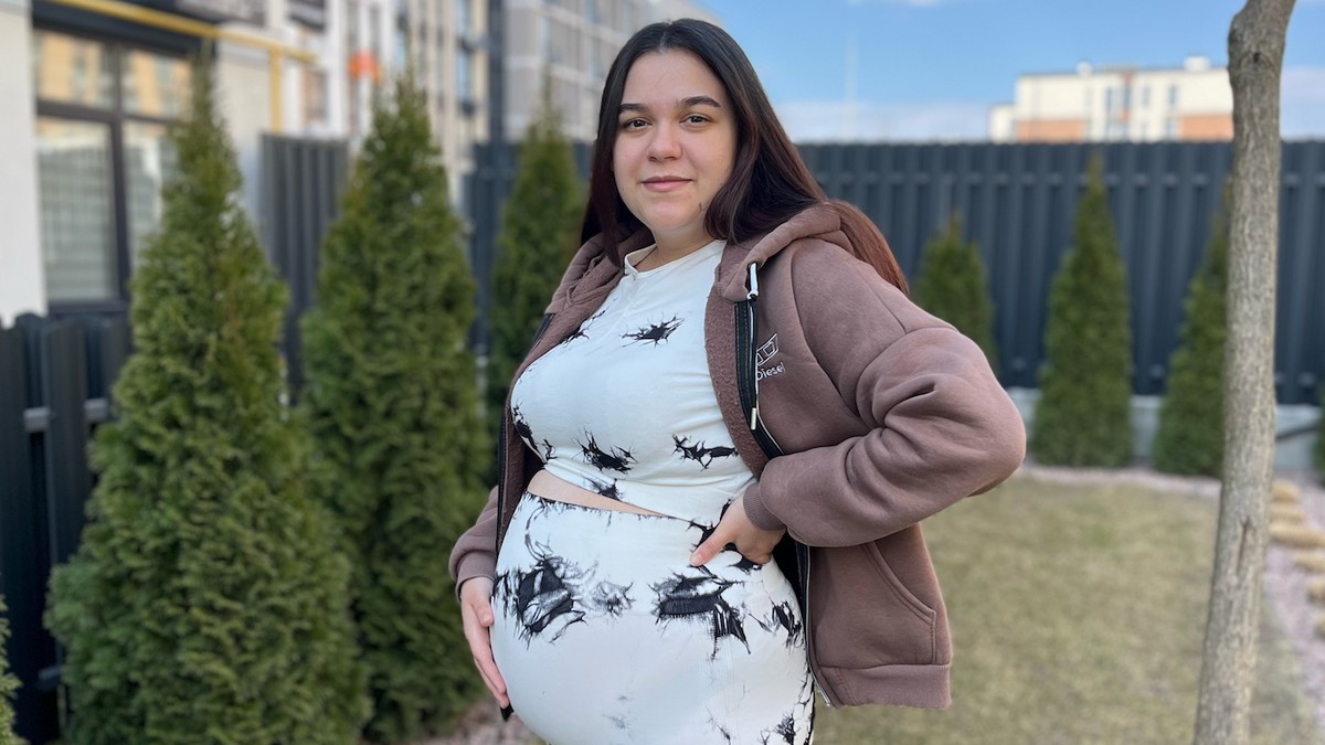Karina Tarasenko kaže da ne bi bila surogat majka da nije bilo rata, ali sada planira da ima surogat beba koliko joj telo dozvoli kako bi mogla da uštedi za kupovinu kuće | Foto: BBC