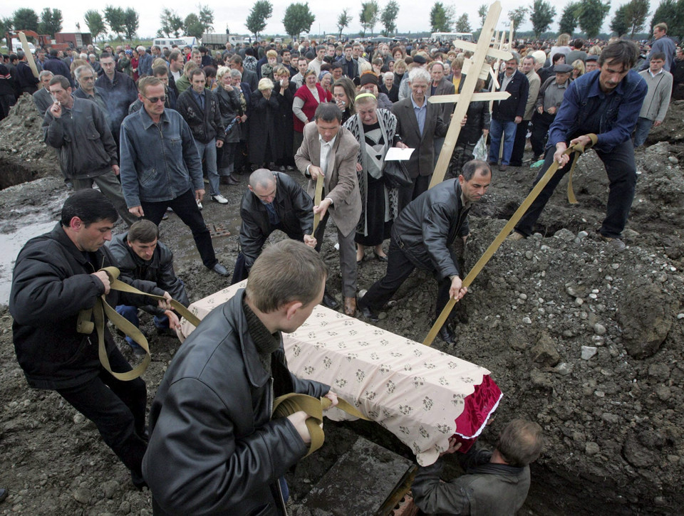 FILE RUSSIA BESLAN HOSTAGE DRAMA ANNIVERSARY (Beslan hostage drama 10th anniversary)