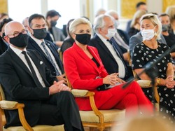 Blogerski dodatek "zrobił robotę" w stylizacji Agaty Dudy na gali Lodołamaczy. FOTO