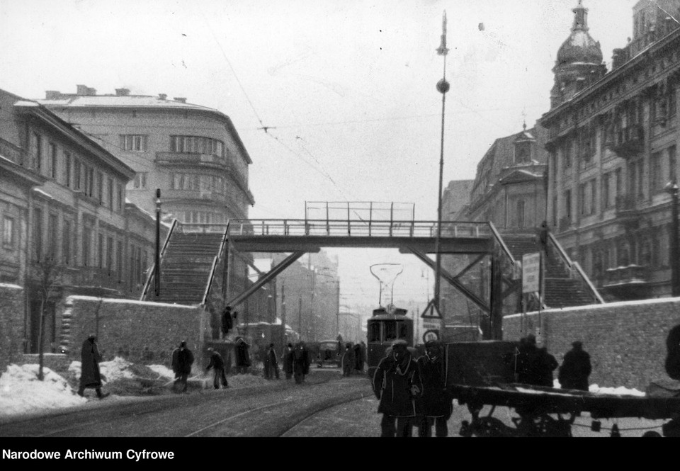 Kładka nad ulicą Chłodną