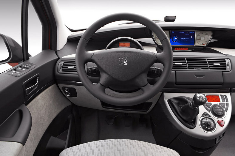 Nowy Peugeot 807: przyjemność na najwyższym poziomie