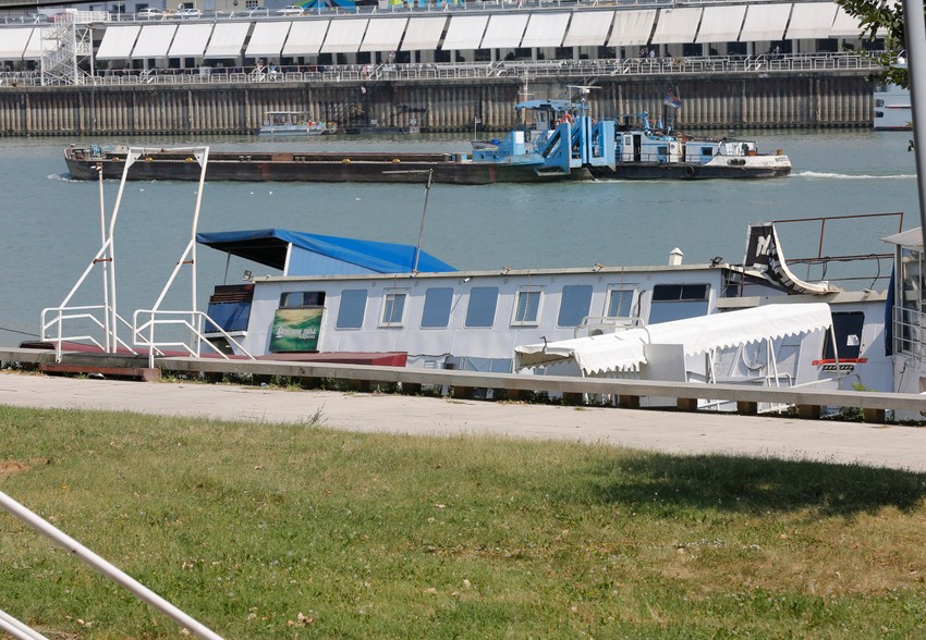 "Pijana lađa" se nakrivila