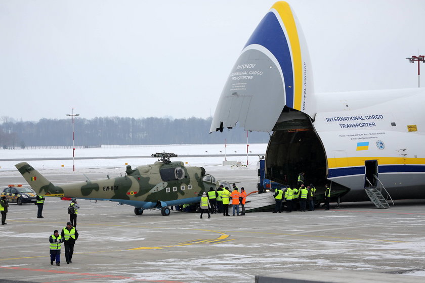 Antonov na lotnisku w Łodzi