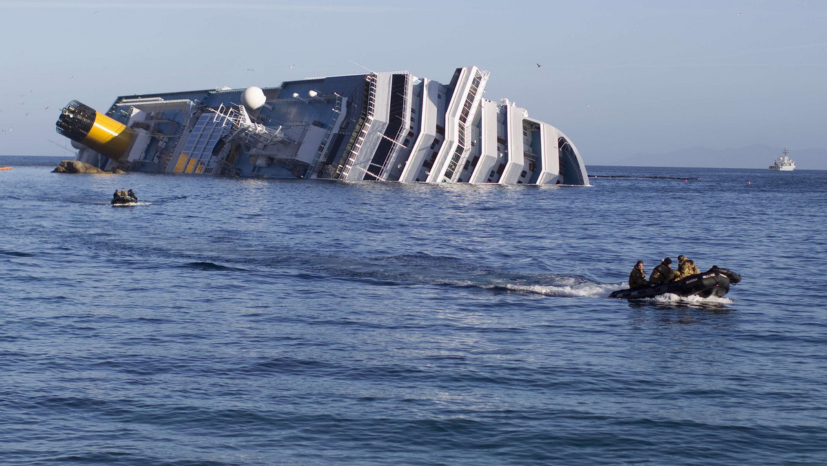 Zwłoki dwunastej ofiary katastrofy statku Costa Concordia znaleźli płetwonurkowie w ósmym dniu akcji poszukiwawczej - poinformowały włoskie media. Ciało martwej kobiety znajdowało się w rufie wycieczkowca.