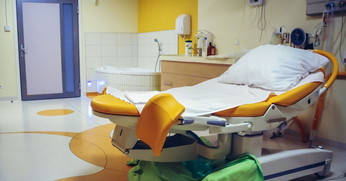 Spada liczba porodów, rośnie liczba zamkniętych oddziałów. Kobiety ratują się wynajmem mieszkań