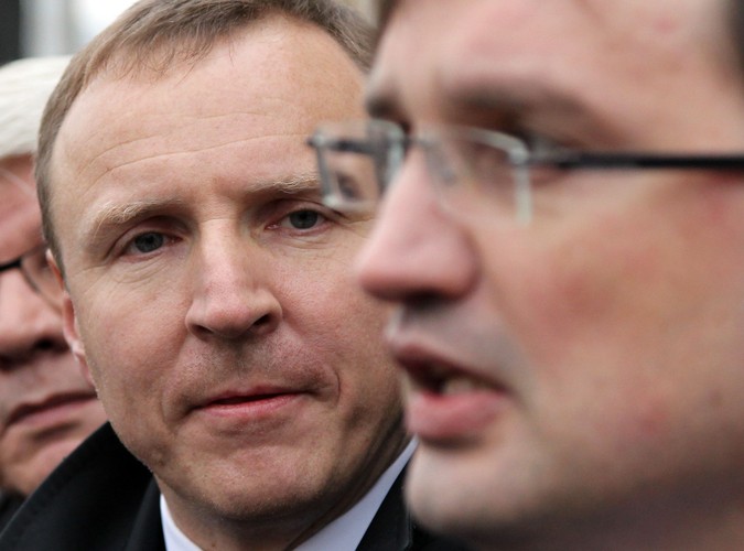 Zbigniew Ziobro i Jacek Kurski podczas konferencji prasowej na rynku w Nowym Sączu